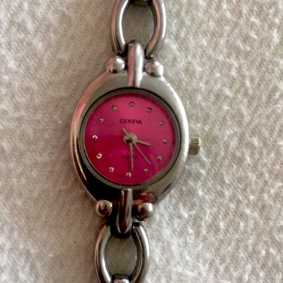 Geneva Quartz Water Resistant Japan MOVT Bracelet Watch. - Picture 4 of 7